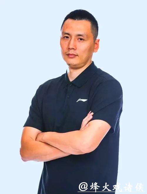 上海男篮取得两连胜！转型教练后，卢伟的理念为何变了？