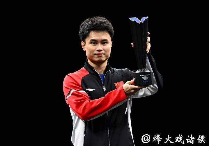 WTT多哈球星挑战赛｜国乒会师男单决赛制造久违的惊喜，周启豪夺得唯一冠军